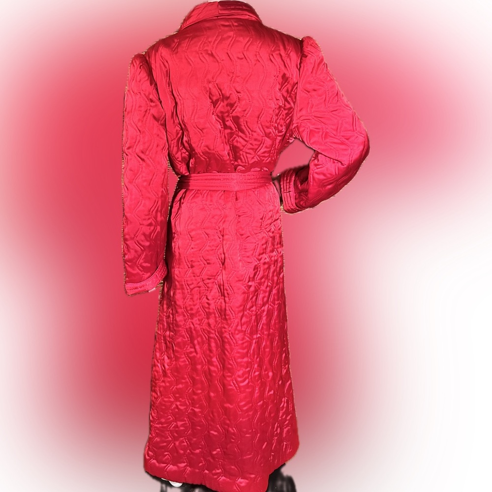 Lovely red quilted Neiman Marcus robe. Medium to large. - Picture 3 of 17